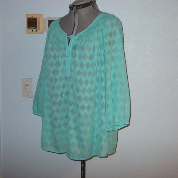 Croft and Barrow Plus Size 1X Blue Sheer Blouse - Picture 4 of 7